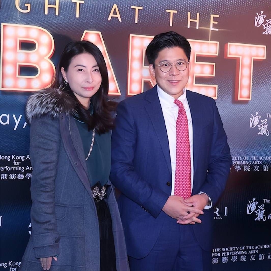 　　路透社13日称，新制裁包括衡水元展贸易有限公司和总部位于香港的恒邦微电子有限公司，理由是它们涉嫌或曾经参与“破坏乌克兰稳定”或“破坏或威胁乌克兰领土”。“美国之音”称，衡水元展贸易有限公司和香港恒邦微电子有限公司此前已被美国财政部制裁过。