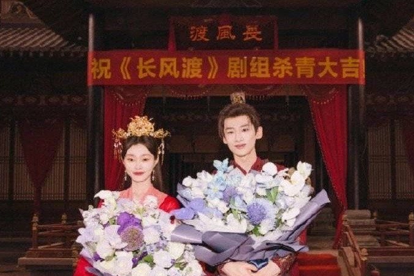 去哪儿数据显示,消息发布后,去哪儿平台“澳大利亚”机票搜索量环比增长四成以上。在去哪儿平台上,飞往澳大利亚的航线覆盖多个城市。悉尼可直飞北京、上海、广州、深圳、成都、杭州、重庆、南京、厦门、天津、济南、西安、海口、郑州、太原等多个城市,暑期从郑州、重庆、天津往返悉尼更便宜,价格在2500元左右。此外,墨尔本可直飞北京、上海、广州、成都、杭州、南京、厦门、青岛、海口等城市,上海、广州也有直飞布里斯班的航班在售。从旅游订单来看,大堡礁、悉尼歌剧院、出海观海豚受到旅客欢迎,8-12日团预订更多。在澳大利亚,旅客可以出海观鲸、看企鹅归巢,体验特色风情。