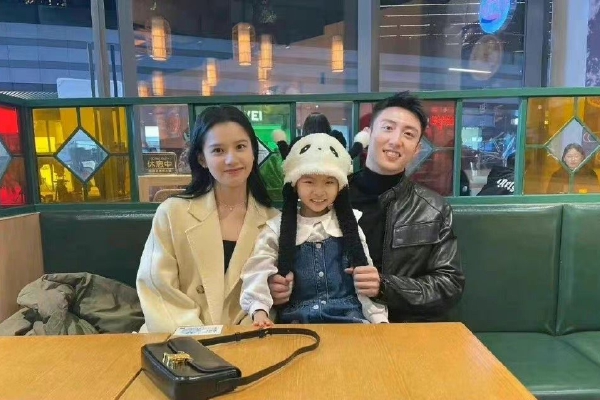 去年以来,中国对多个国家单方面免签。截至目前,中方已经对法国、德国、意大利、荷兰、西班牙、瑞士、爱尔兰、匈牙利、奥地利、比利时、卢森堡等国施行单方面免签;还与泰国、新加坡、马来西亚、格鲁吉亚等国互免了签证。此前的6月13日,国务院总理李强在惠灵顿总督府同新西兰总理拉克森举行会谈。李强表示,将把新西兰纳入单方面免签国家范围,希望新方为中国公民赴新提供更多便利。